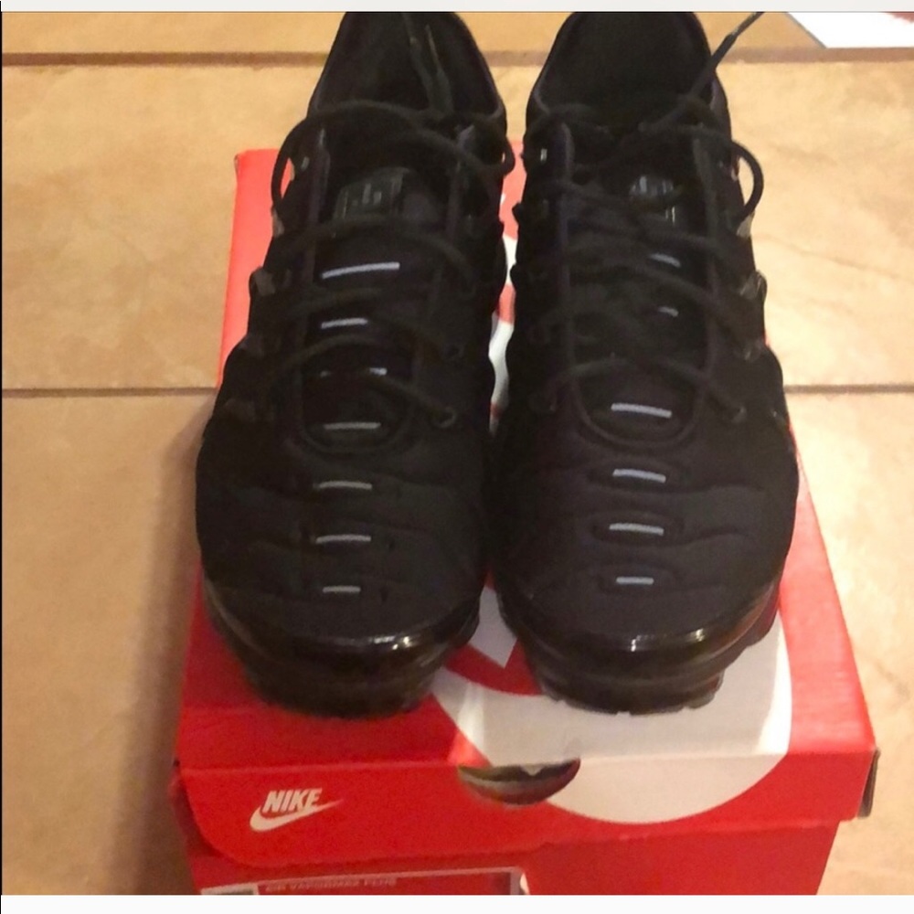 Vapor max plus triple black